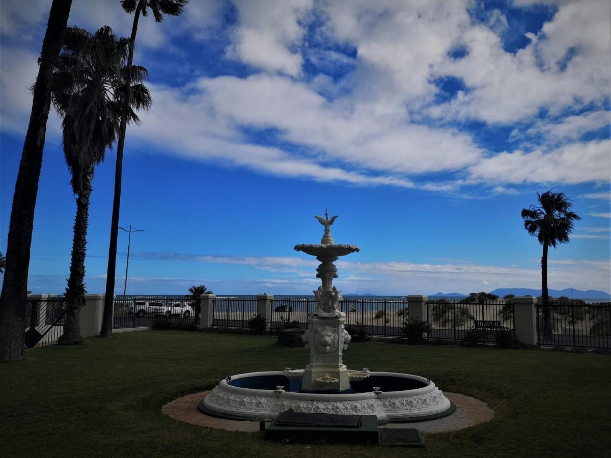 On The Beach At Strand Exterior foto